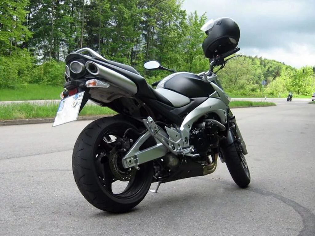 Gsr 600. Судзуки 600gsr. Suzuki gsr 600 2007. Suzuki gsr 600. Honda gsr600.