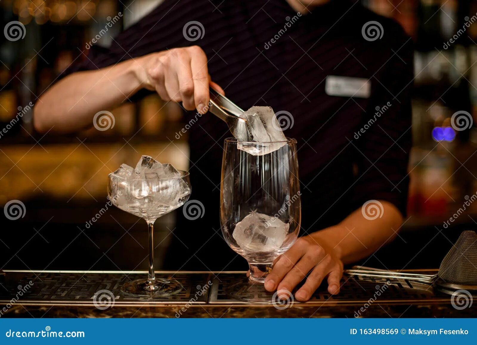 Бармен бокал бога манга. Бокалы бармена. Бармен стакан лёд. Стакан бармена. Бармен налей пустой стакан.