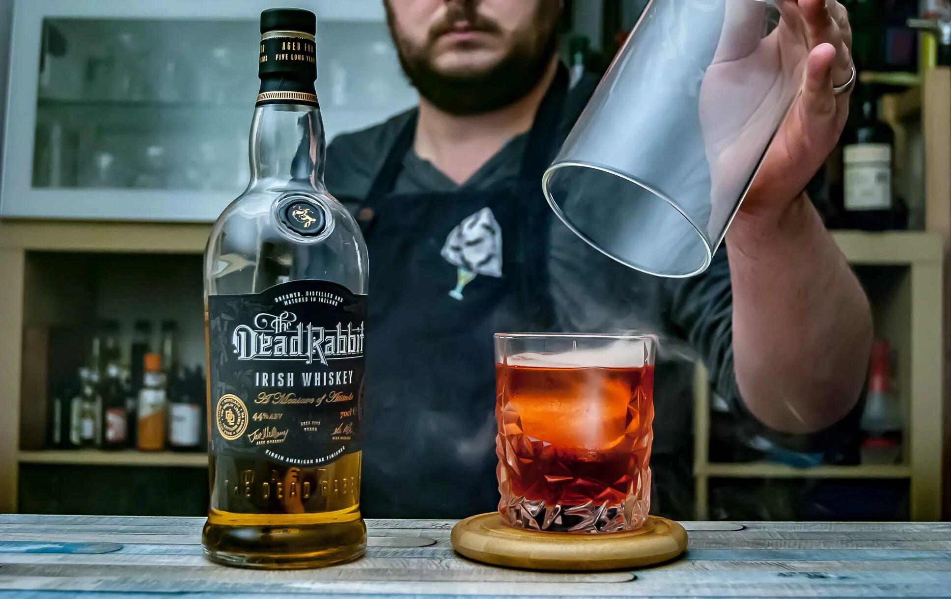 Как пить шотландский виски. Dead Rabbit виски. Виски "the Dead Rabbit" Irish Whiskey, 0.7 л. Шотландский виски. Виски с шотландцем.