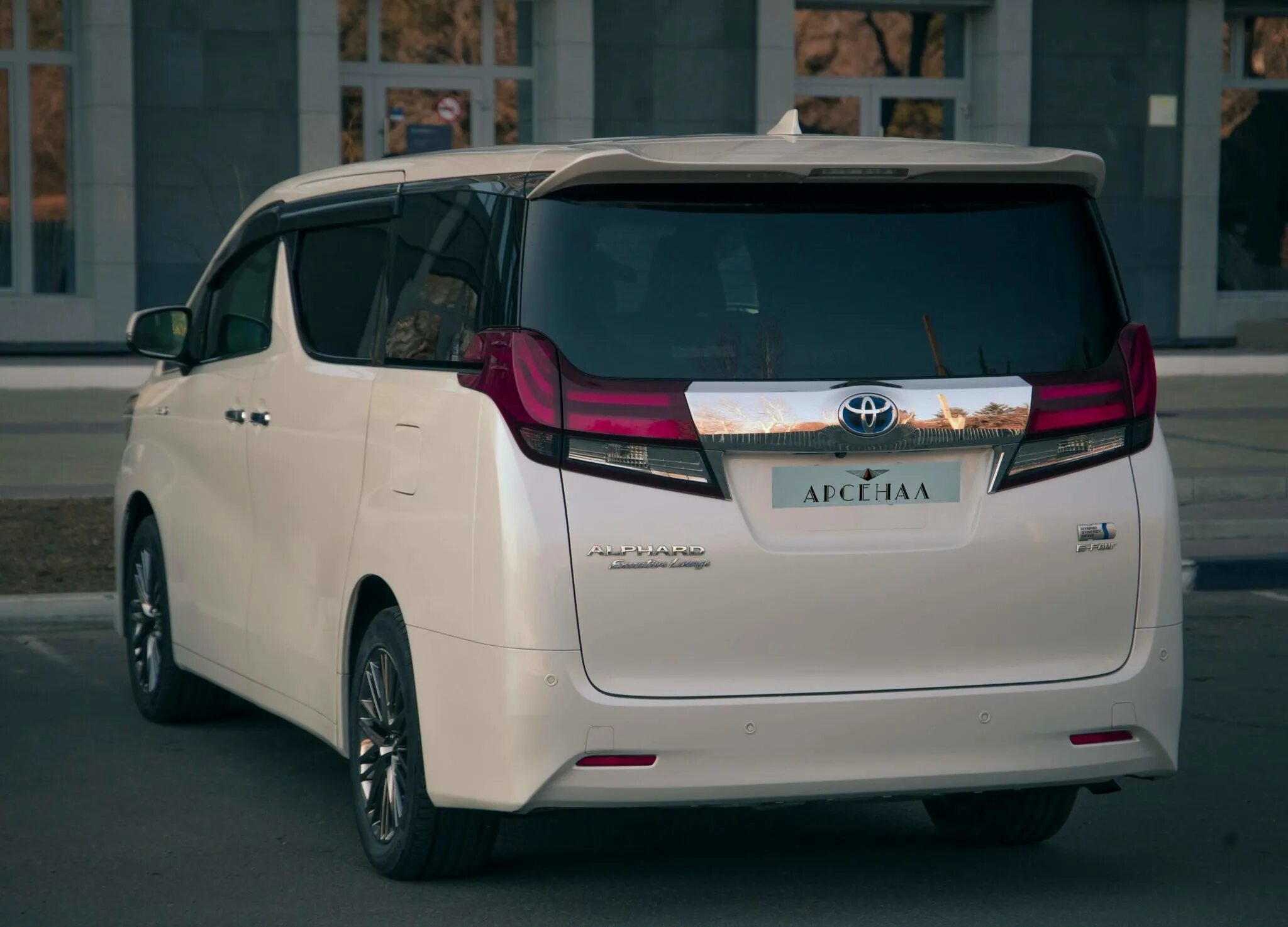 Toyota alphard 20. Toyota alphard 3. Toyota alphard 1 поколение. Покажи тойоту альфард. Тойота альфард белый.