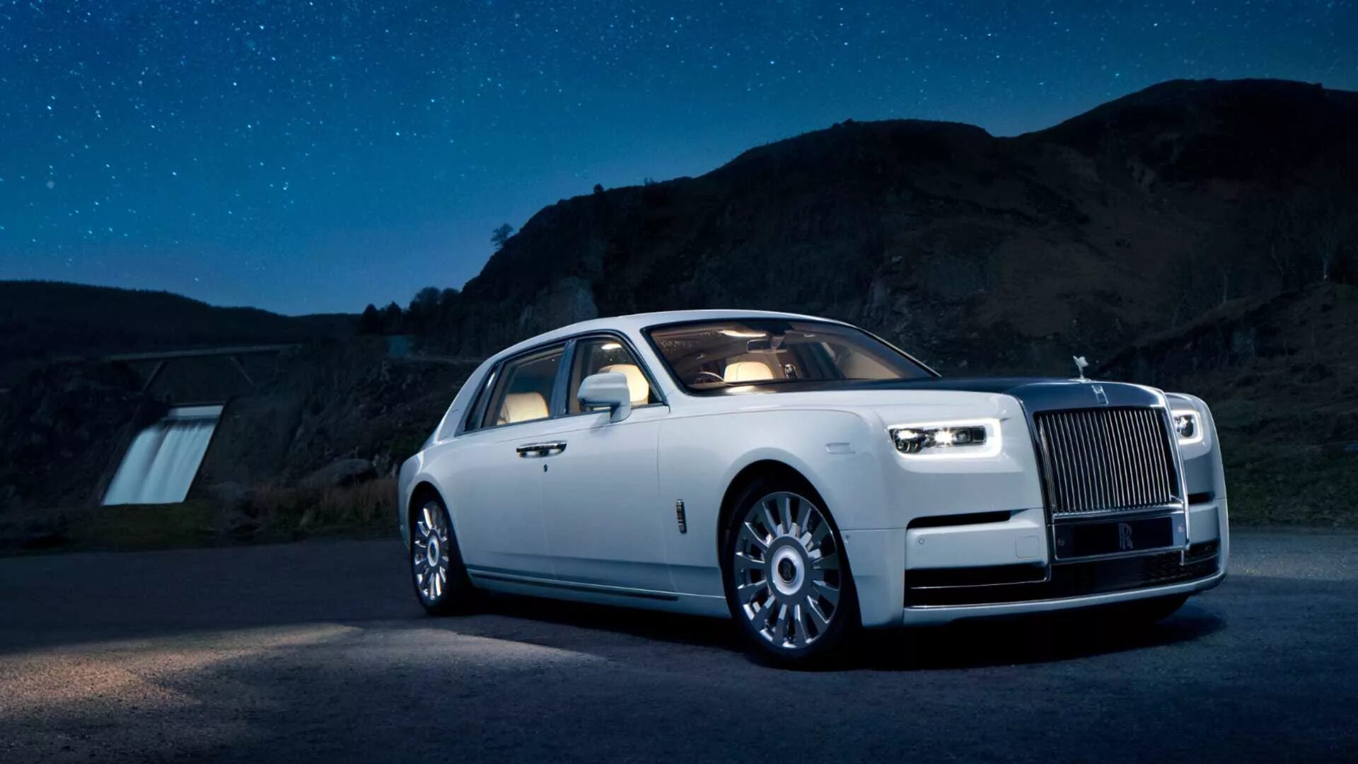 Rolls com. Rolls Royce Phantom 2021. Rolls Royce Phantom 2019. Роллс Ройс Фантом 2020. Роллс Ройс Фантом 2022.