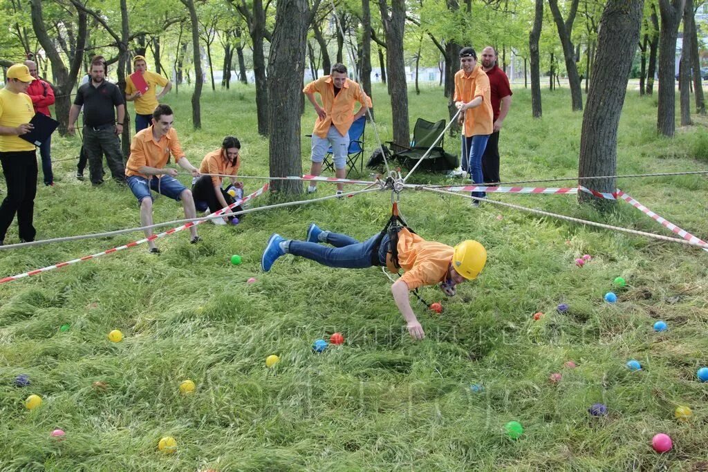 Игры на сплочение старший возраст. Веревочный тимбилдинг на природе. Командообразование на природе. Задания для тимбилдинга на природе. Психологический тренинг на природе.