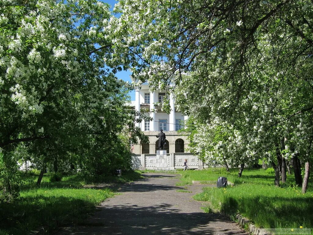 Кафе апрель кыштым. Ранняя весна. Кыштым достопримечательности. Апрель кыштым. Апрель кыштым.