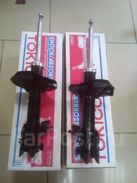 Tokico b3375. Стойка tokico b1041. Стойки tokico на toyota corolla e120. B3241 tokico. Camry sxv20 передний амортизаторы.