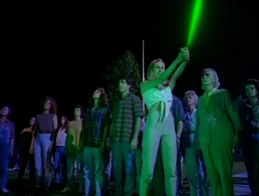 Томминокеры. Томинокерыстивен аинг. Томминокеры. Томминокеры проклятье подземных призраков 1993. Книга стивена кинга томми ноккеры.