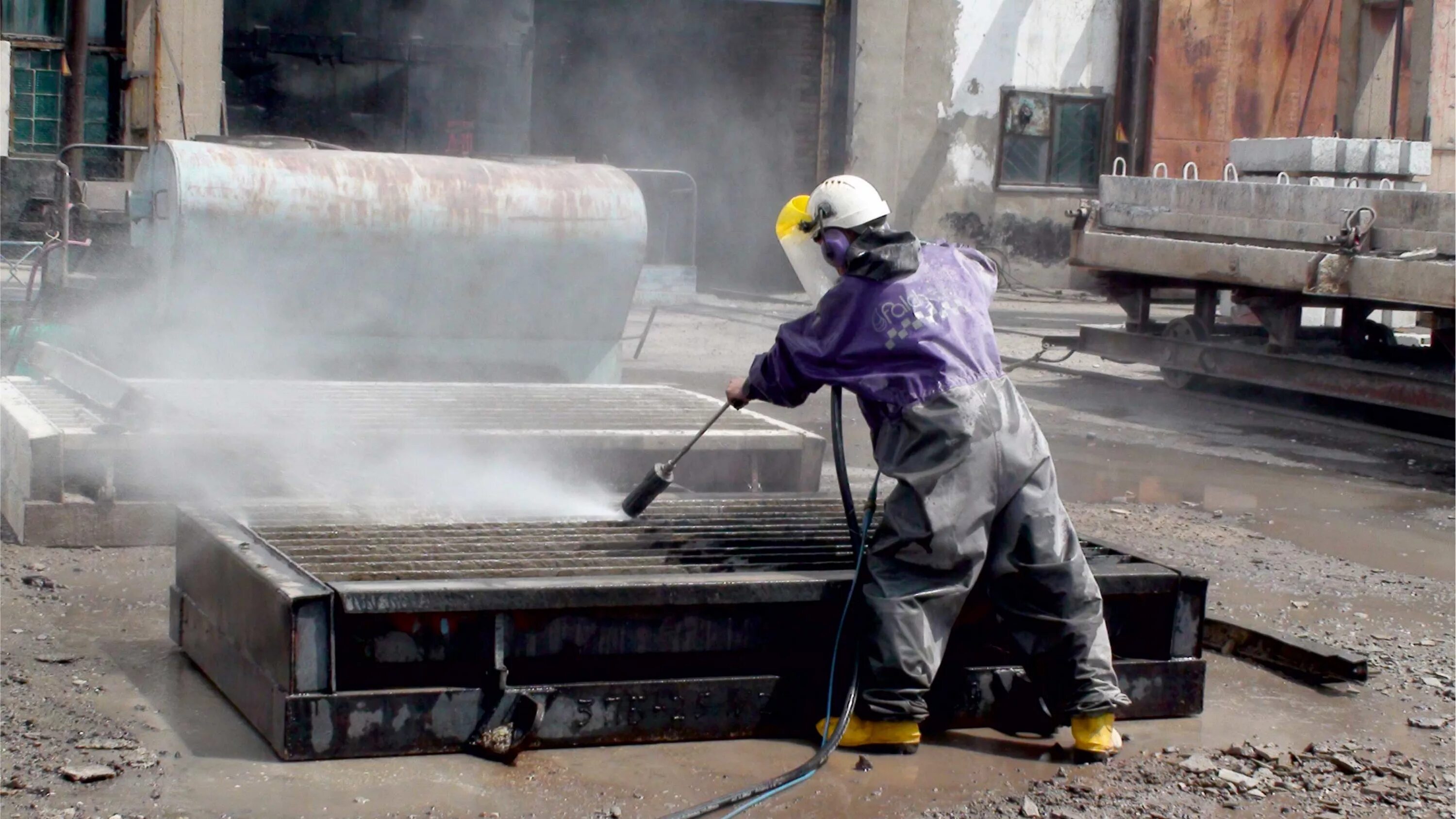 Очистка оборудования. Очистке промышленного оборудования. Очистка вентиляции. Чистка оборудования на производстве. Очистке промышленного оборудования.