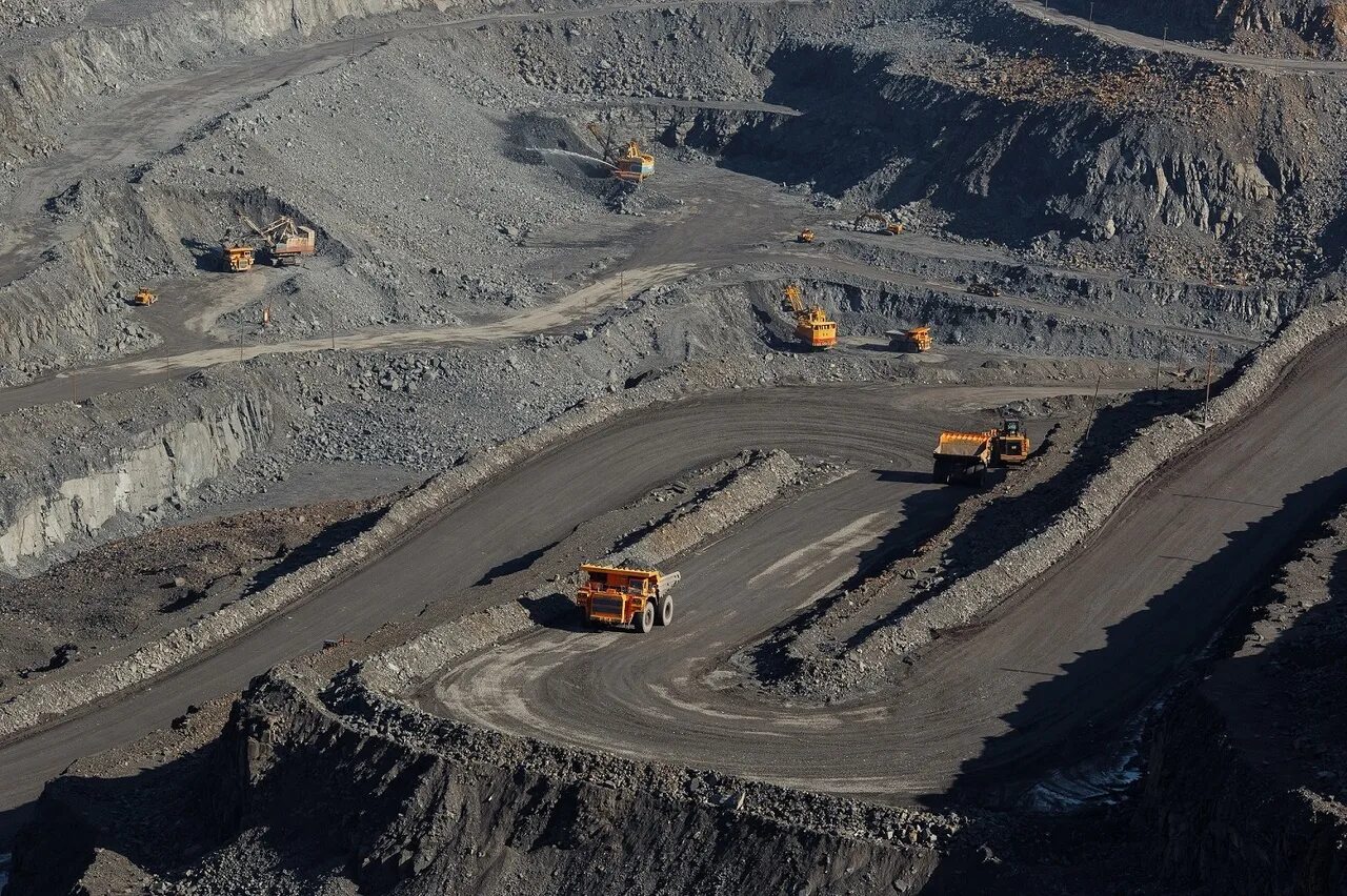 Старый оскол карьер. Лебединский карьер губкин. Старый оскол карьер стойленского гока. Старый оскол карьер. Старый оскол карьер стойленского гока.