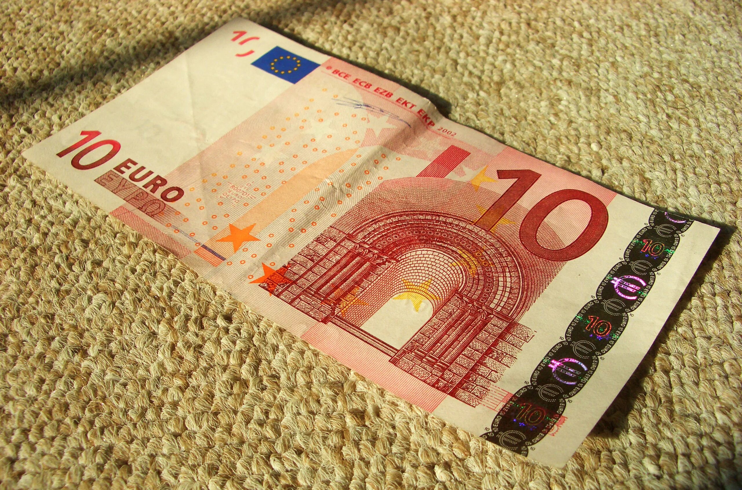 Хот дог за 69 рублей в кфс. 9 наггетсов за 69. 69 в рублях. Роллы по акции. Победоносец золото в слабе.