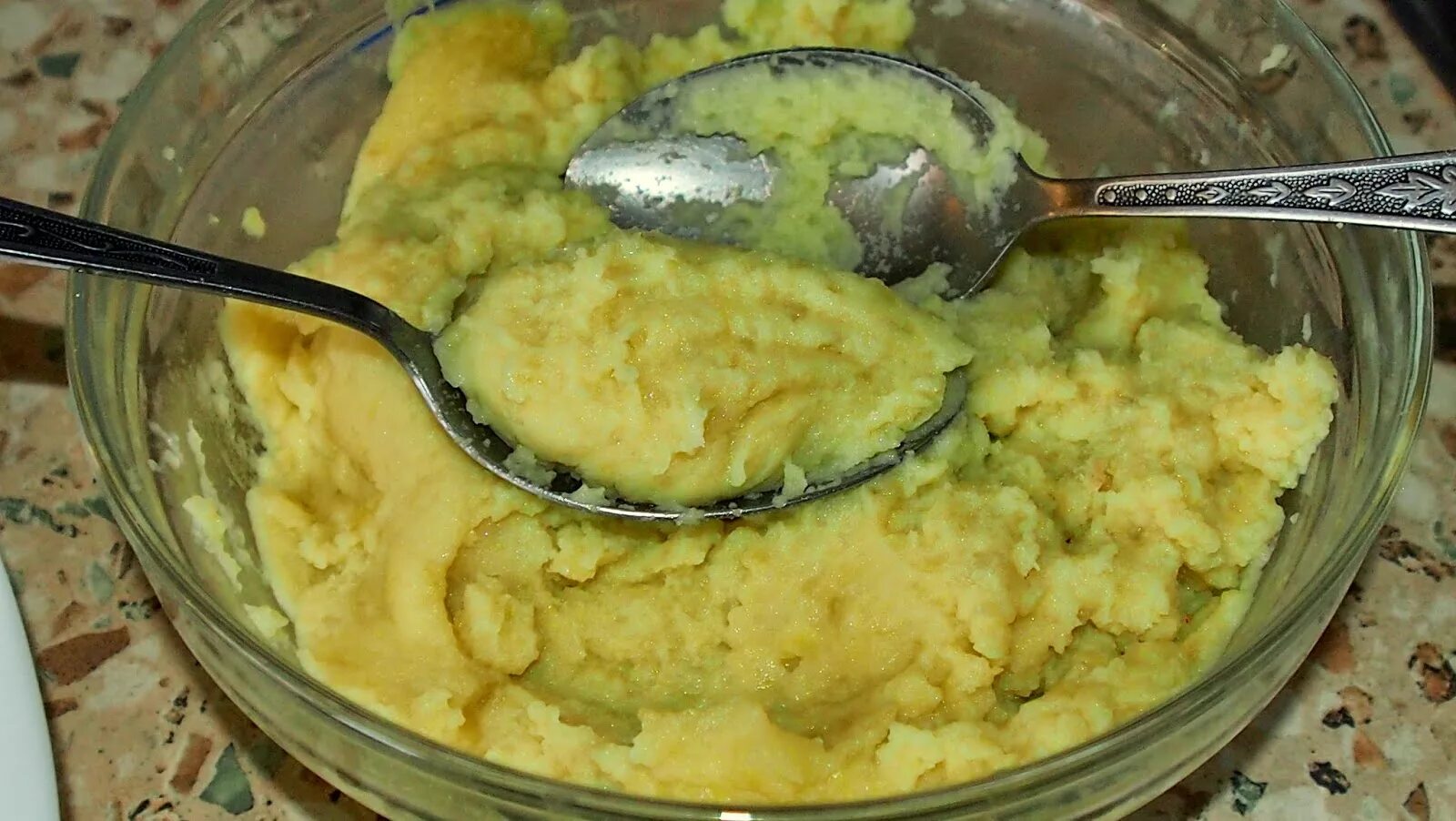 Лепешки с картофельным пюре. Картофельное пюре с жареным луком. Лазерсон картофельное пюре. Пюре из красного картофеля. Лазерсон картофельное пюре.