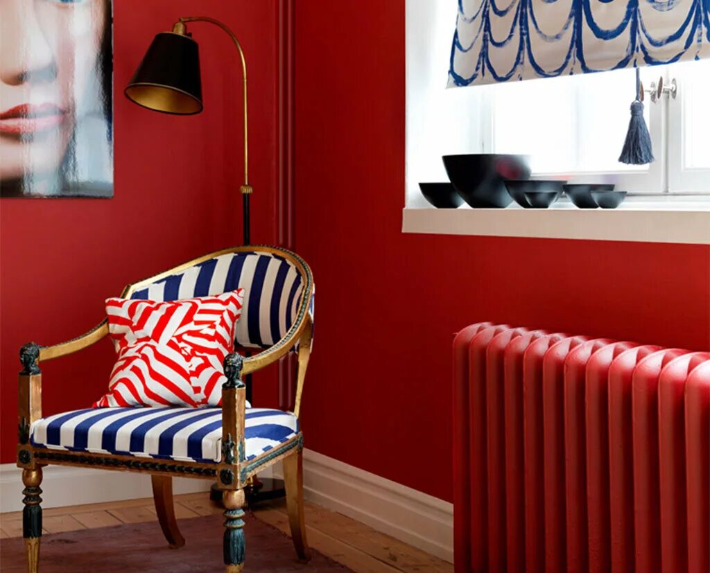 Чем покрасить батареи в квартире. Цветные батареи в интерьере. красный радиатор отопления в интерьере. радиатор в цвет стен. цветные радиаторы в интерьере.