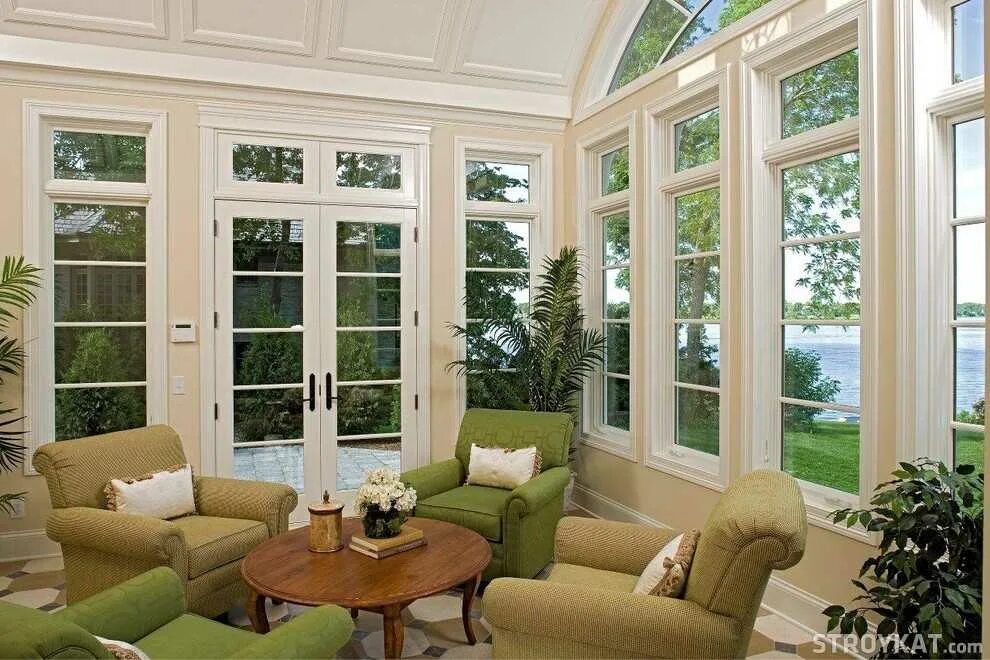 Остекление веранды. Панорамное остекление террасы. Застекленная веранда. Веранда с панорамными окнами. Закрытая веранда в бревенчатом доме.