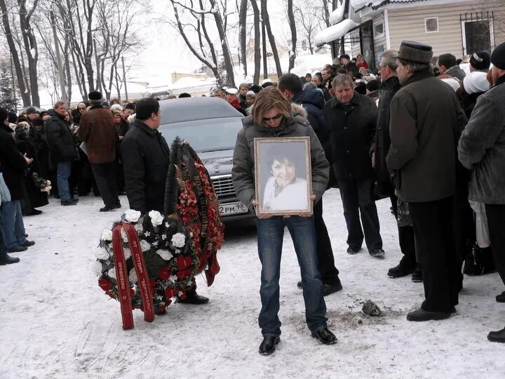 Похороны анны бауэр. Похороны Анны Самохиной гроб.