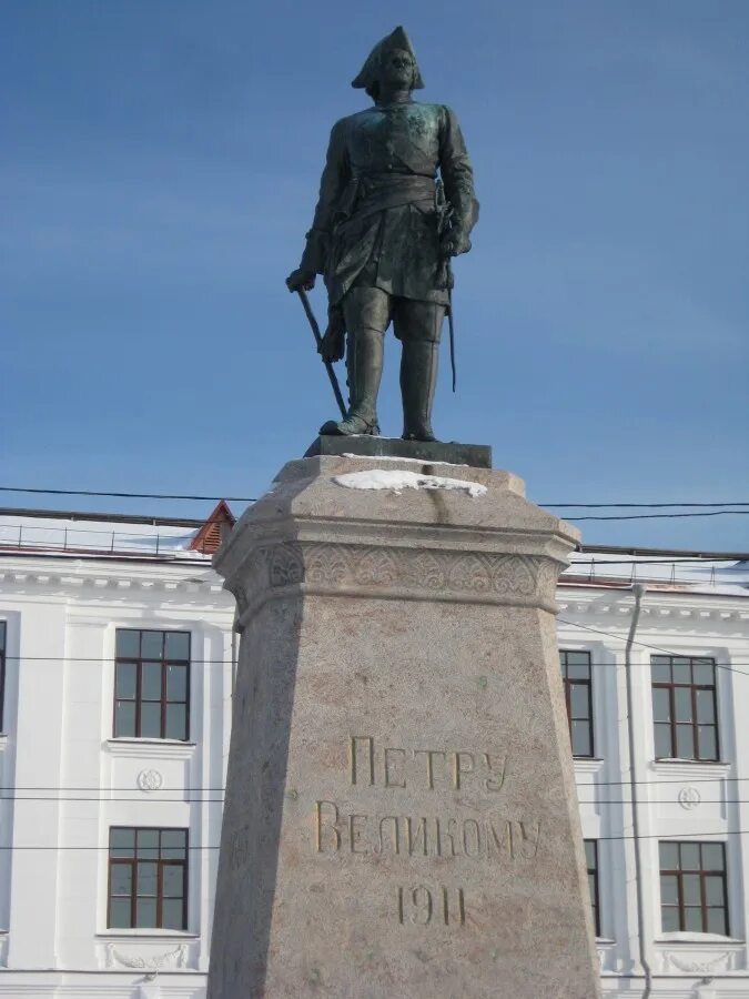 Почему памятник петру 1 стоит в архангельске. Памятник Петру 1 в Архангельске. Памятник Петру 1 1 в Архангельске.