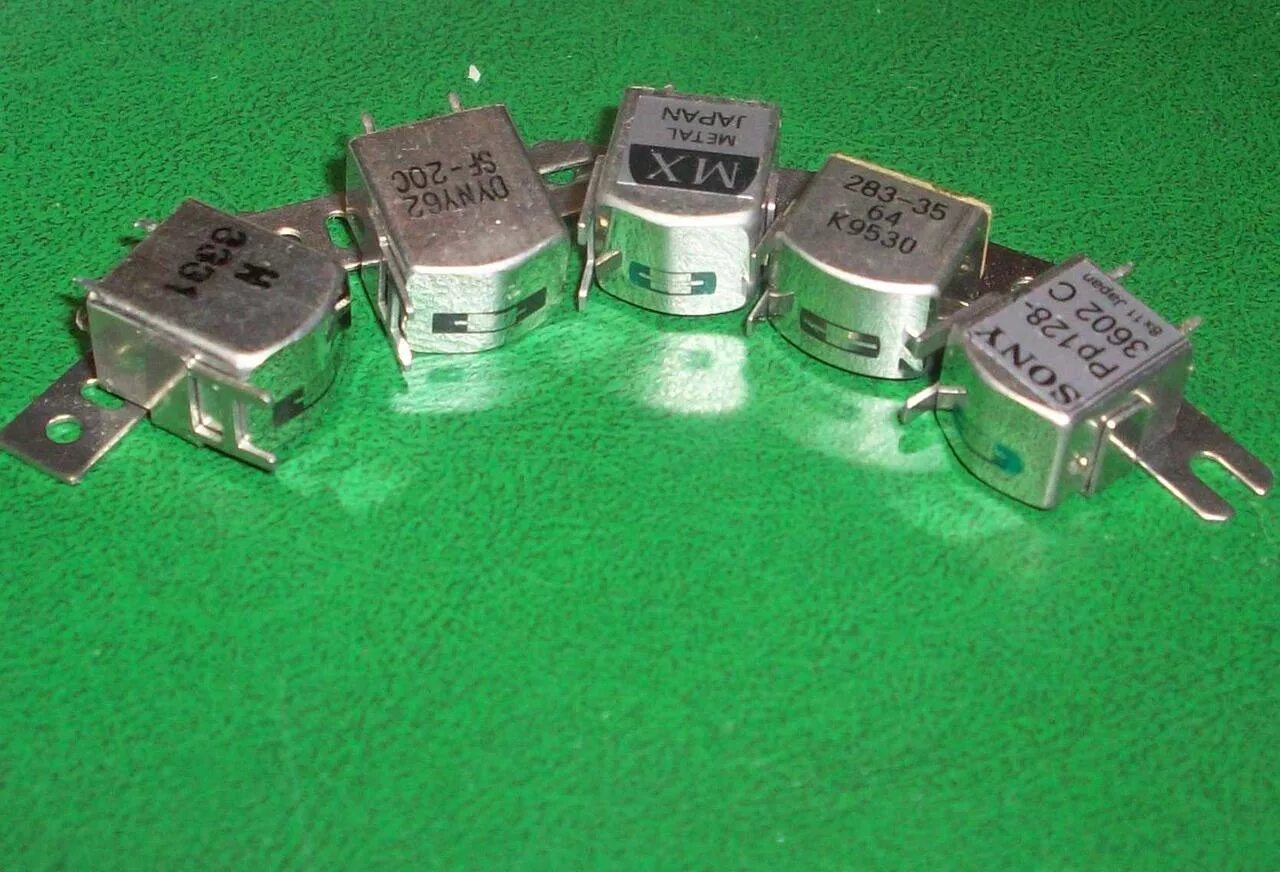 421. магнитные головки магнитофонов. головка canon аморфная для кассетных магнитофонов. 952-02. магнитная головка для катушечного магнитофона 6д24.