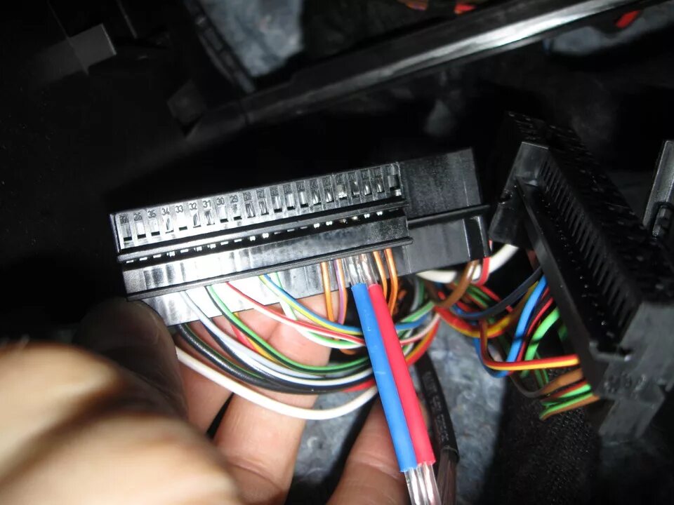 Разъём на кан шину фольксваген поло седан 2013. Твитеры в поло седан. Кан шина поло седан 2011. Штатный разъем антенны фольксваген поло седан 2017 год. Поло седан 2011 штатный штекер антенны.