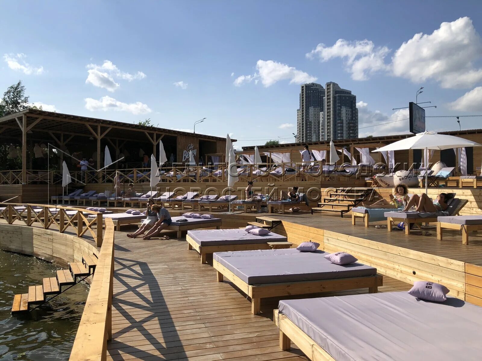 Beach club москвы. Дрим Бич клаб. Бич клаб Строгино. Сити Бич клаб Строгино. Пляж Строгино (Строгинский пляж).