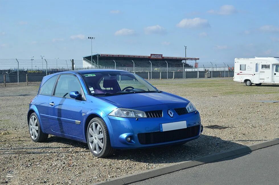 Рено меган 2 драйв 2. Рено меган 2 рс. рено меган 2 синий rs. megane 2 rs 4 дверный. синий меган 2 рс стайл.