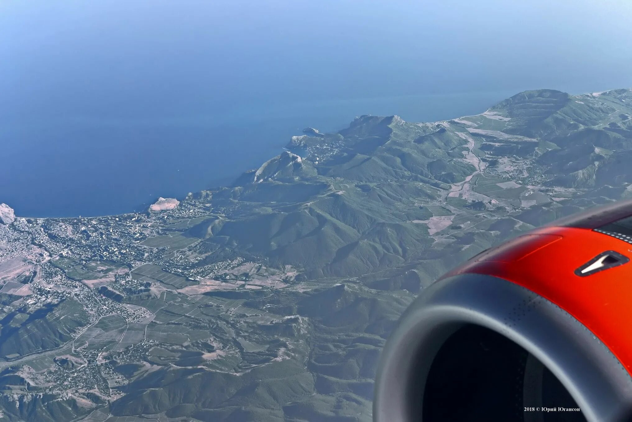 Полёты выжжкные земли. Летать над крымом. Вид на крым из самолета. Крым вид с самолета. Мраморное крым полеты.