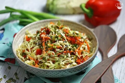 Салат капуста с кунжутом