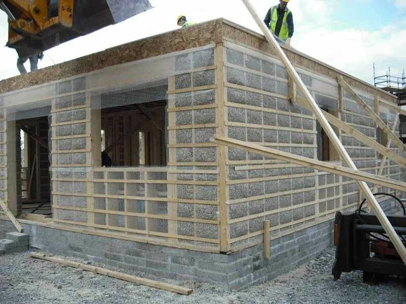Natural building materials. Natural building materials. Natural building materials. Саманная кладка. Дом из саманного кирпича.