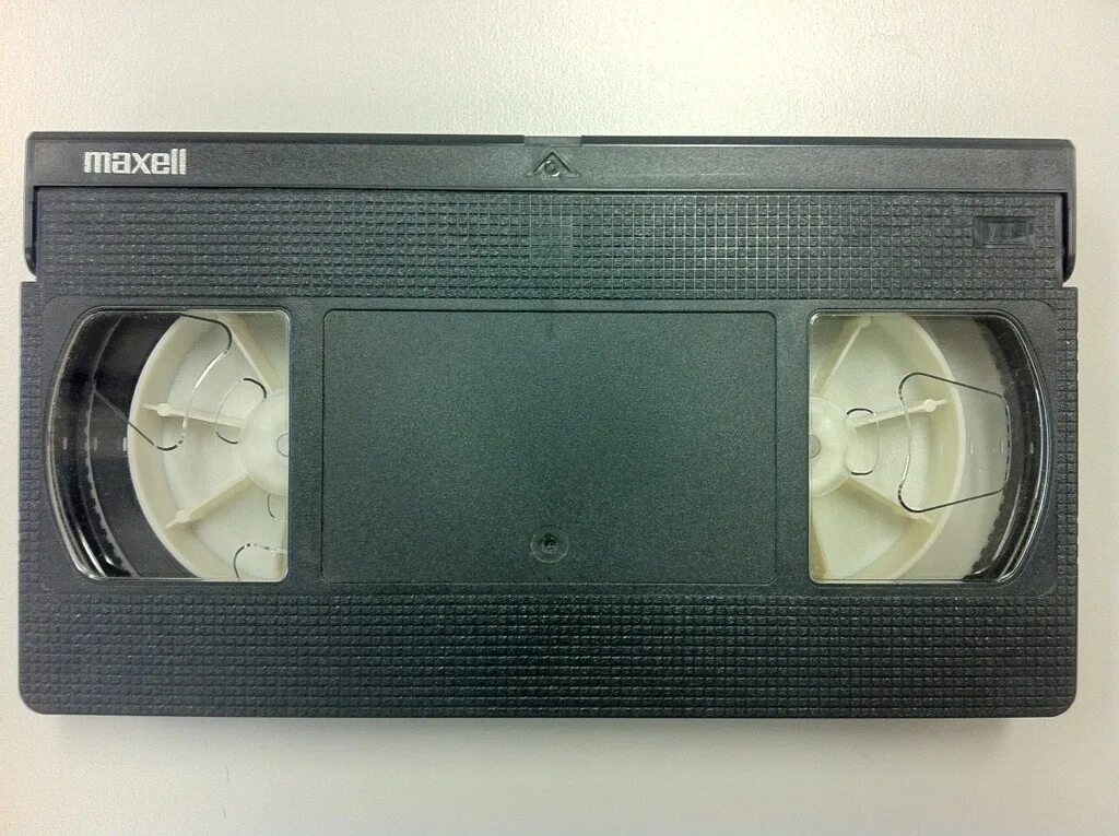 Vhs что это. Видеокассеты Maxell VHS. Видеокассета s VHS Sony. Sony 915 VHS. VHS 830 кассета.