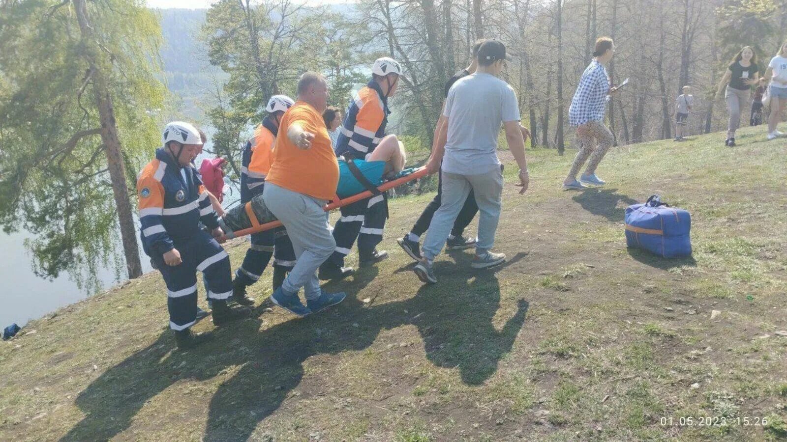 Погода в павловке нуримановского на 14 дней. Спасатели фото. Красные скалы Башкирия. Туристы. Красные скалы Нуримановский район.