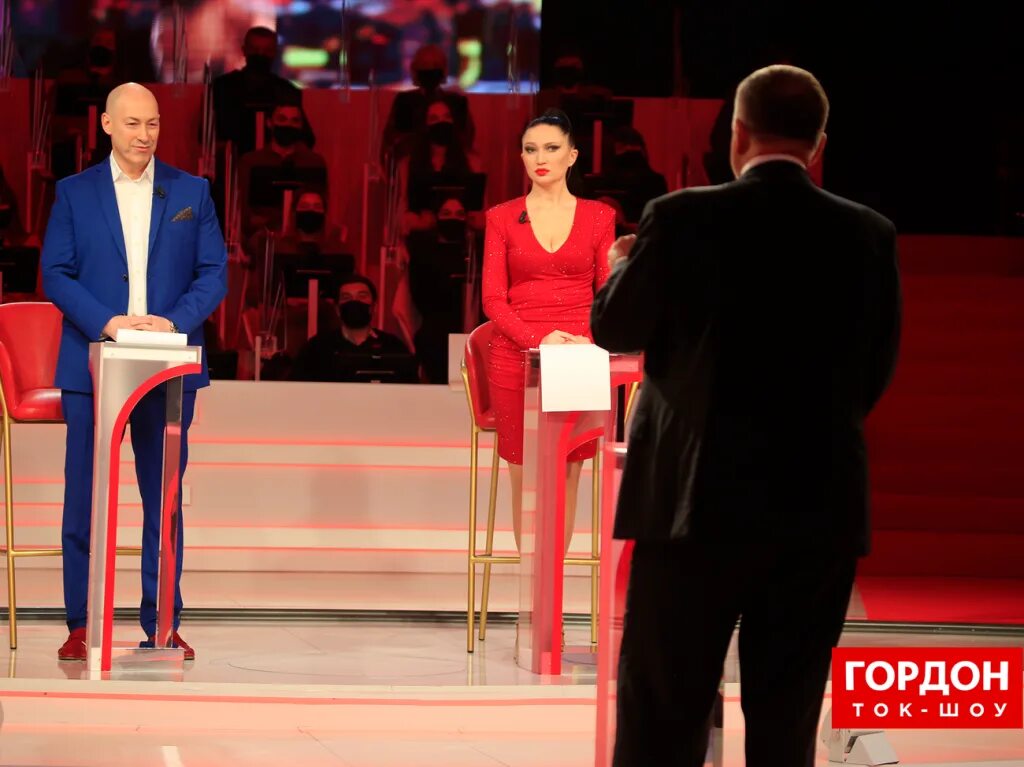 Есть вопросы ток шоу. Украинские политические ток-шоу. Первый канал ток шоу. Сто вопросов к взрослому телепередача кадры. Ток-шоу 101 вопрос взрослому.