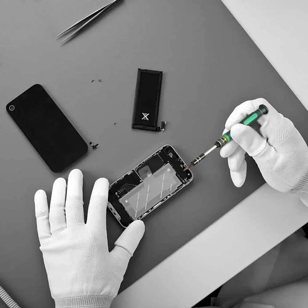 Инженеры apple. Мастер по ремонту смартфонов. Мастерские ремонт айфонов. Сервис по ремонту мобильных телефонов. Починка apple.