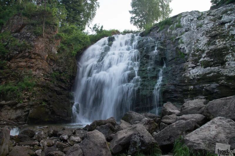 Село пещерка Алтайский край водопад. Залесово Алтайский край водопад. Пещерка Кемеровская область водопад. Водопад в селе пещерки. Водопад пещерка