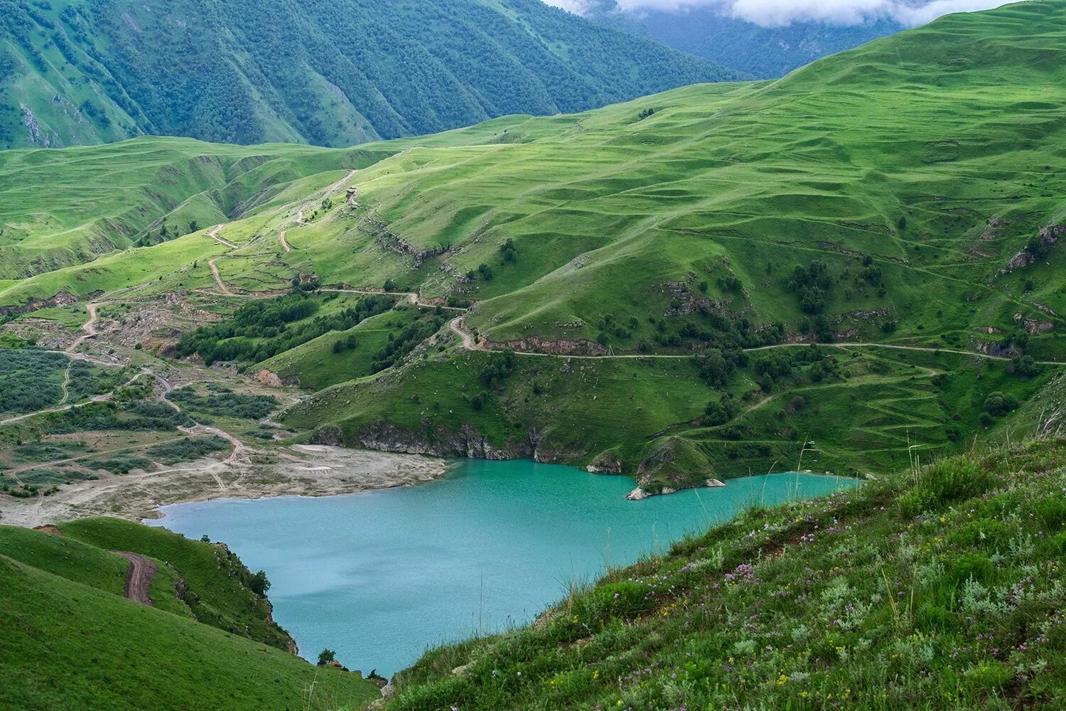 Гижгит кабардино-балкарии. Былымское озеро кабардино-балкария. Озеро гижгит приэльбрусье. Былымское озеро кабардино-балкария. Уллу гижгит.