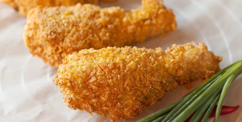 Куриные ножки в сухарях. Куриные голени в панировке. Курица ножки в панировке. Куриные голени в панировке. Куриные ножки красивые.