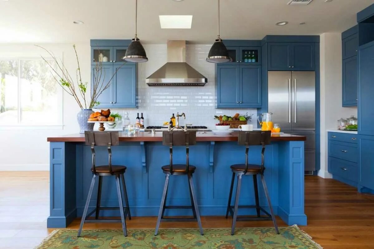 Синяя кухня. Синяя Сканди кухня. Кухни в Сканди серо голубая. Бирюзовая кухня икеа. Серо-синяя кухня икеа.