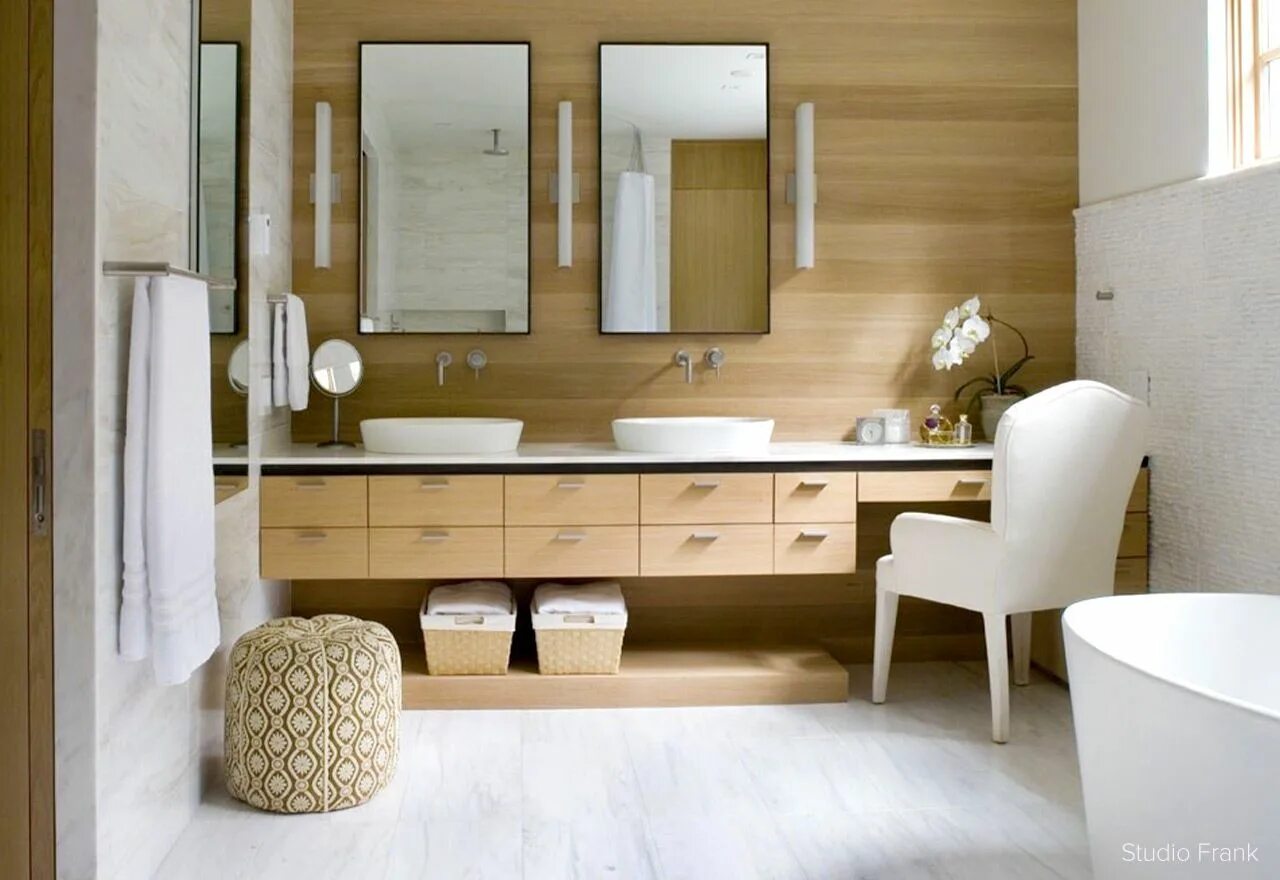 Интерьер ванны панели. Дерево в интерьере ванной комнаты. Деревянные панели в ванную. Деревянные панели в ванной. Ванна с деревянными панелями.