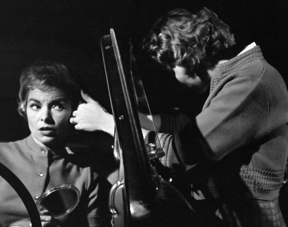 фильм психо альфреда хичкока. норман бейтс психо 1960. альфред хичкок психо. хичкок альфред на съемках. хичкок психо кадры.