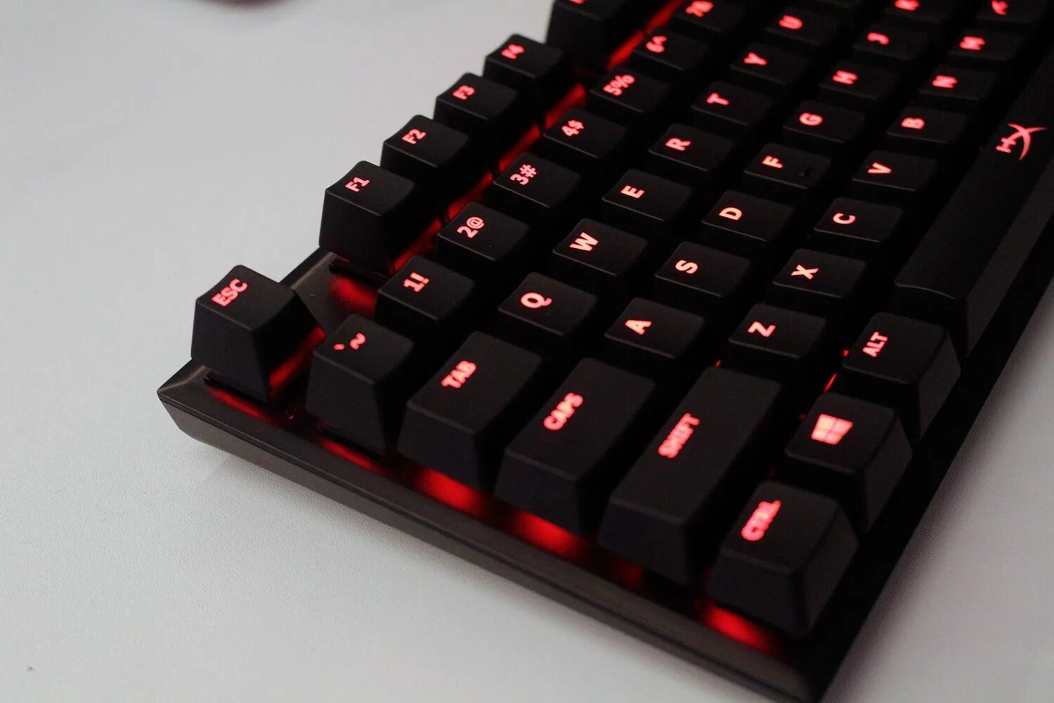 Hyperx alloy fps подсветка. Hyperx alloy fps пробел. hyperx alloy fps стабилизаторы. стабилизатор пробела hyperx alloy fps. double shot pbt на alloy fps pro с красной подсветкой.
