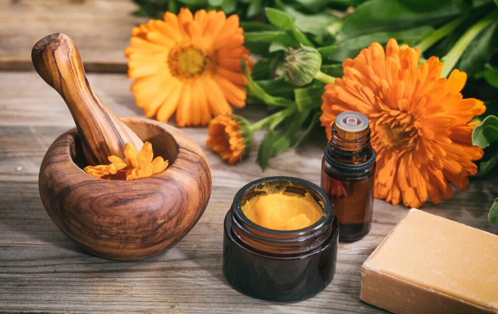 Календула для волос. Calendula officinalis flower extract. аромамасла календулы. мазь из календулы. календула в магии.