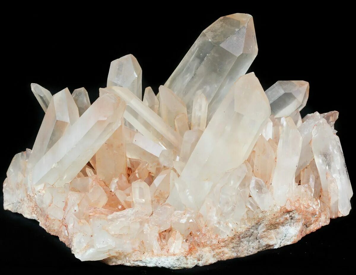 Quartz crystal. Кварц. Минерал клубничный кварц. Кварц камень.