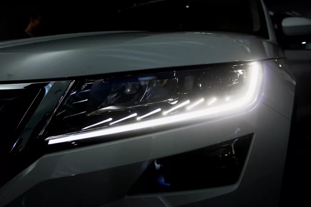 Шкода кодиак лампы ближнего света. Skoda kodiak матричные фары. skoda kodiak фары led. светодиодные фары led шкода кодиак. фара шкода кодиак.