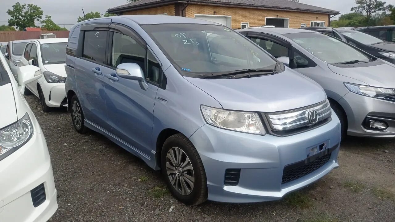 Honda freed Spike Hybrid 2012. Хонда Спайк 2012 гибрид. Хонда freed Spike Hybrid 2013. Honda freed Spike r17.