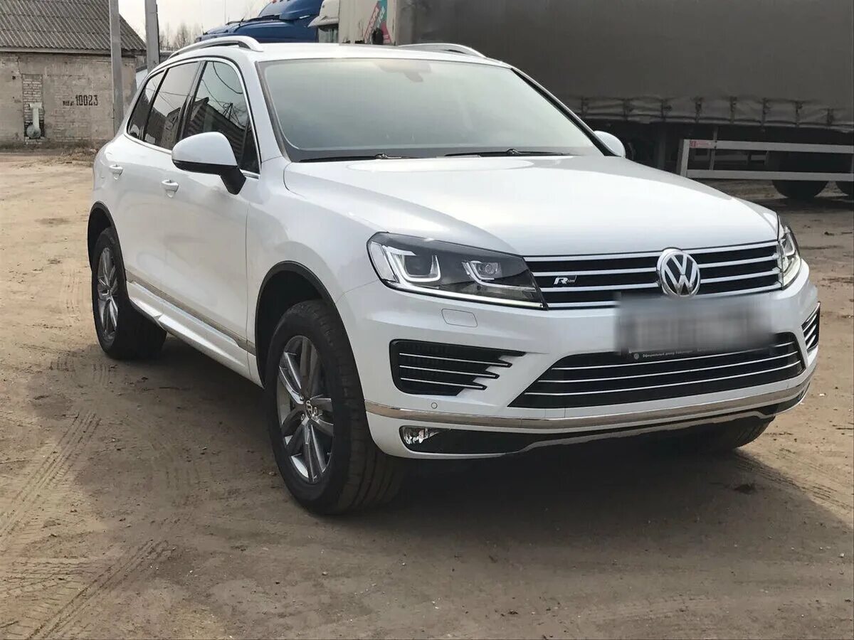 Volkswagen touareg fl. Фольксваген Туарег фл. Фольксваген Туарег 2017 белый. Фольксваген Туарег 2015 белый. Фольксваген Туарег 2017 года.