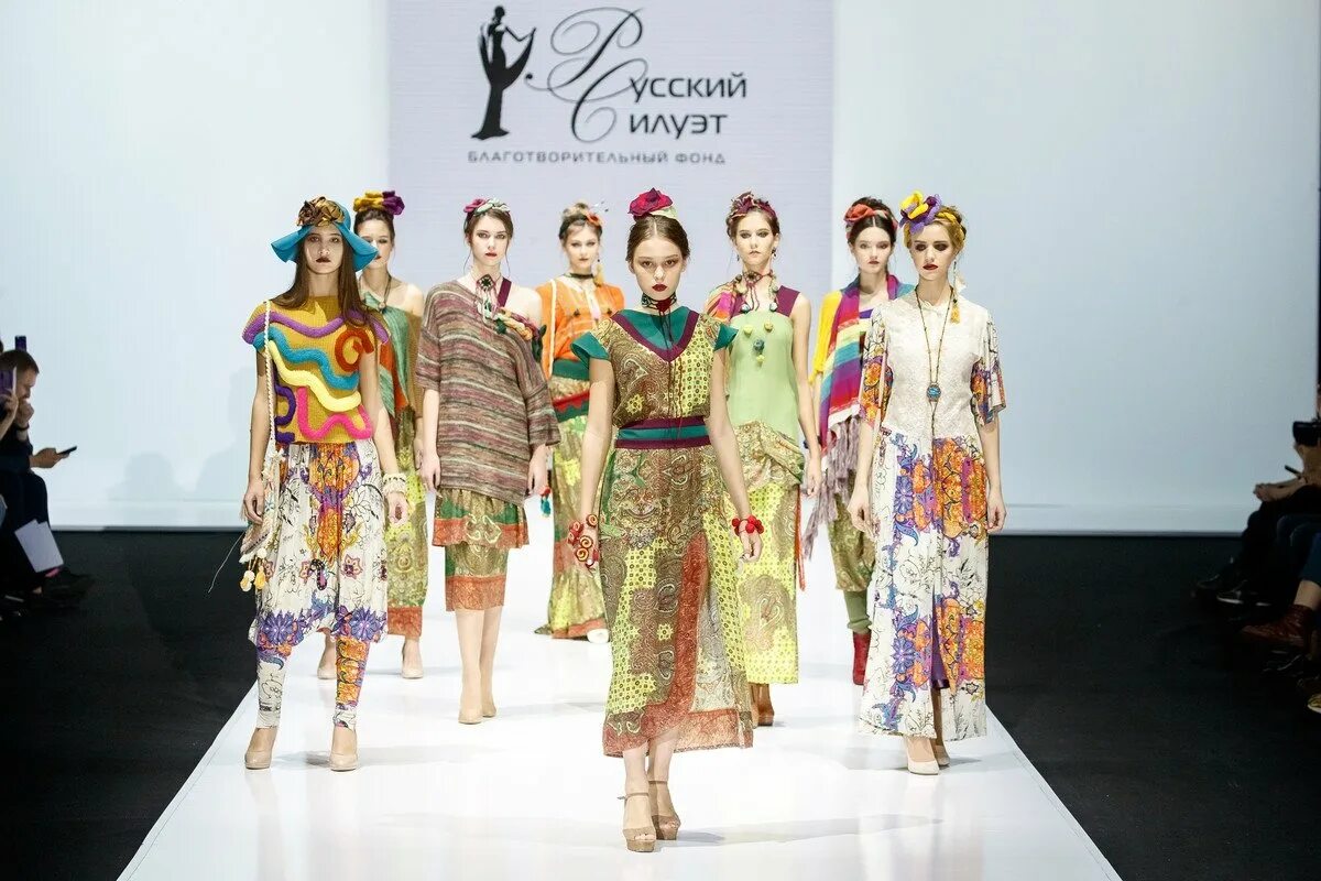 Молодые дизайнеры одежды. Конкурсы модельеров 11 лет 2022 год. Подиум конкурс дизайнеров. Конкурс модельеров. Конкурс дизайнеров одежды.