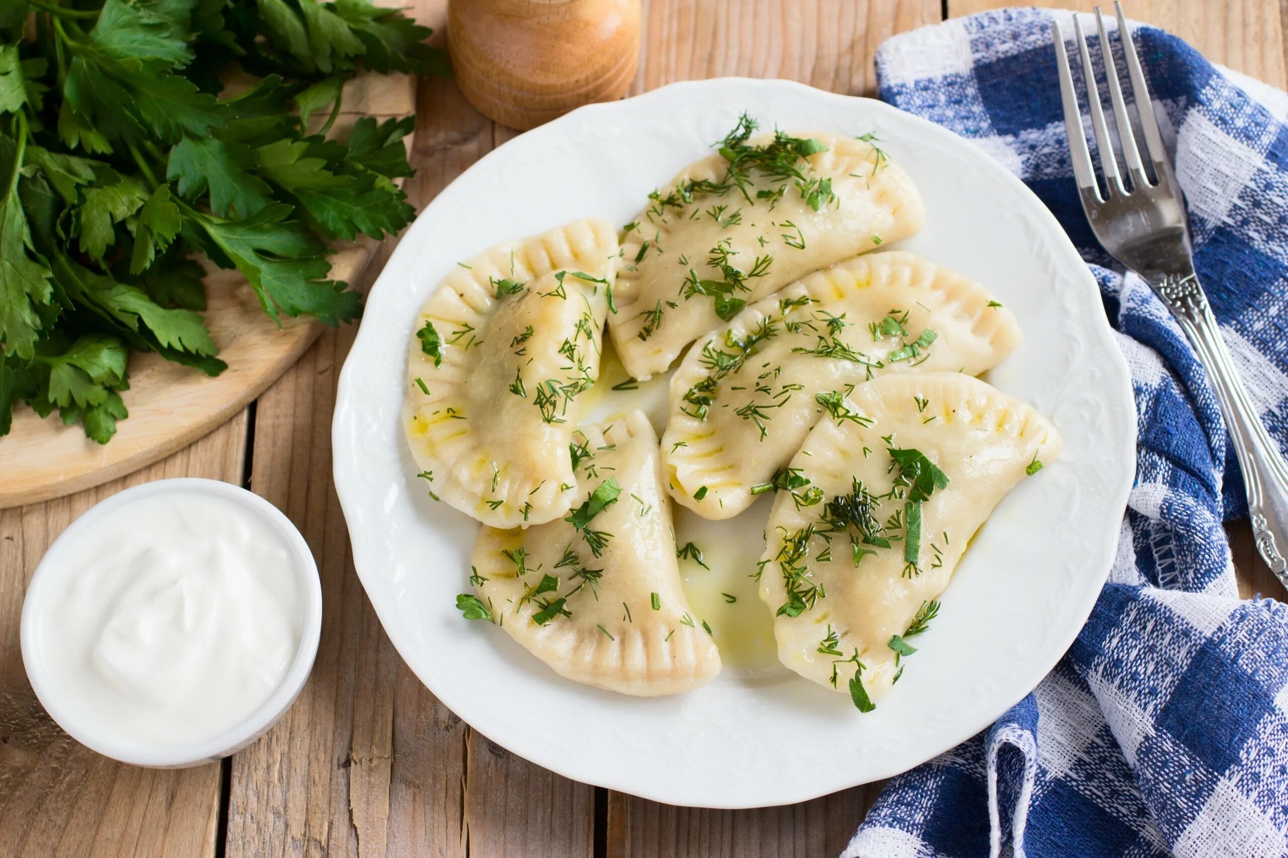 Вареники. Вареники с картошкой. Вареники с картофелем. Вареники с картофелем и грибами.