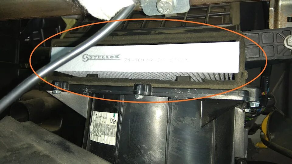 Как заменить на ниссан примера Replacing the low beam bulb Nissan Primera 2001 2007