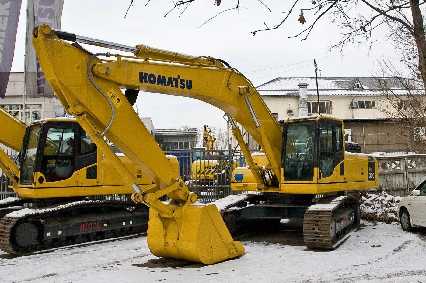 Экскаваторы комацу характеристики. Экскаватор Komatsu pc300. Экскаватор Коматсу 300. Экскаватор гусеничный Komatsu pc300-8mo. Экскаватор Коматсу 400.