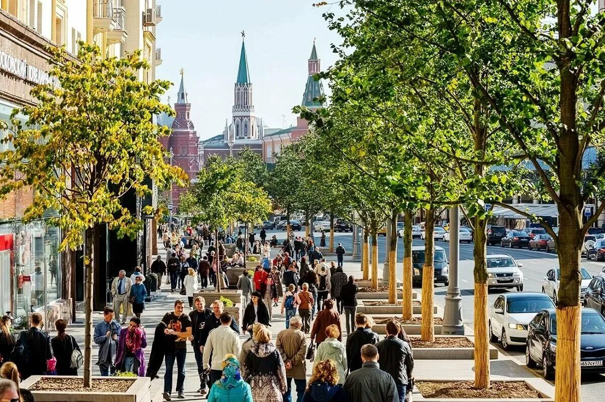 Москва фотки людей. Волгоградский Арбат пешеходная улица. Люди на улицах Москвы. Улицы Москвы летом. Люди в городе.