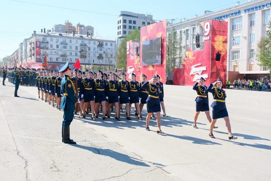 19 мая пермь. 9 Мая Пермь. Май в Перми. Здание администрации на 9 мая Перми эпос. Погода Пермь на 9 мая.