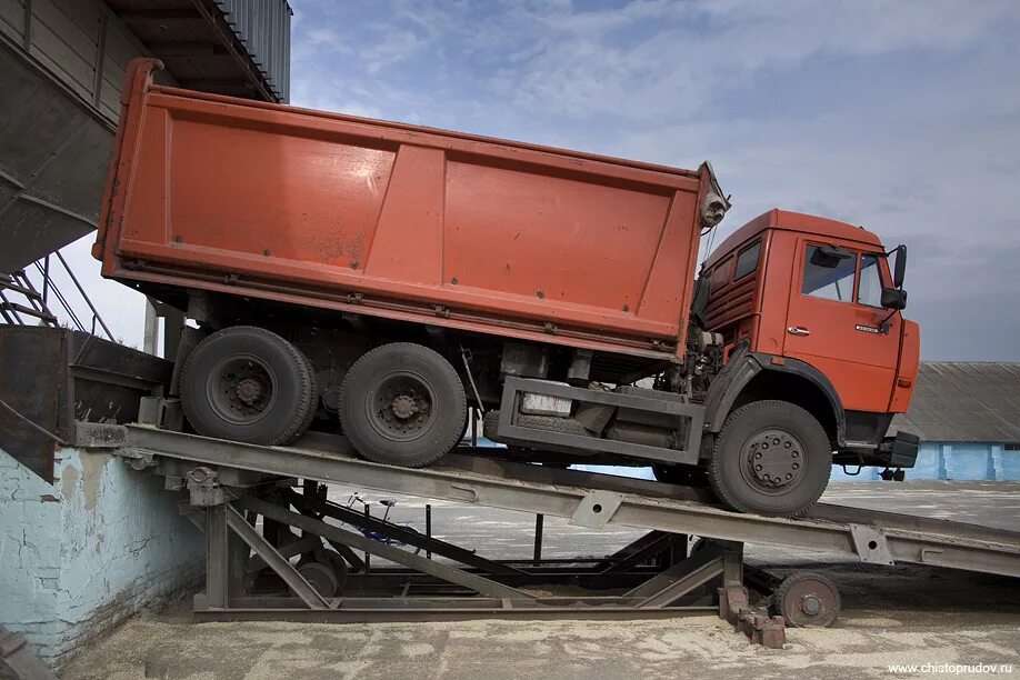 Камаз 53218. Полк марго для наших солдат. Музыкальный камаз. Камаз 55102j. Фура с зерном.