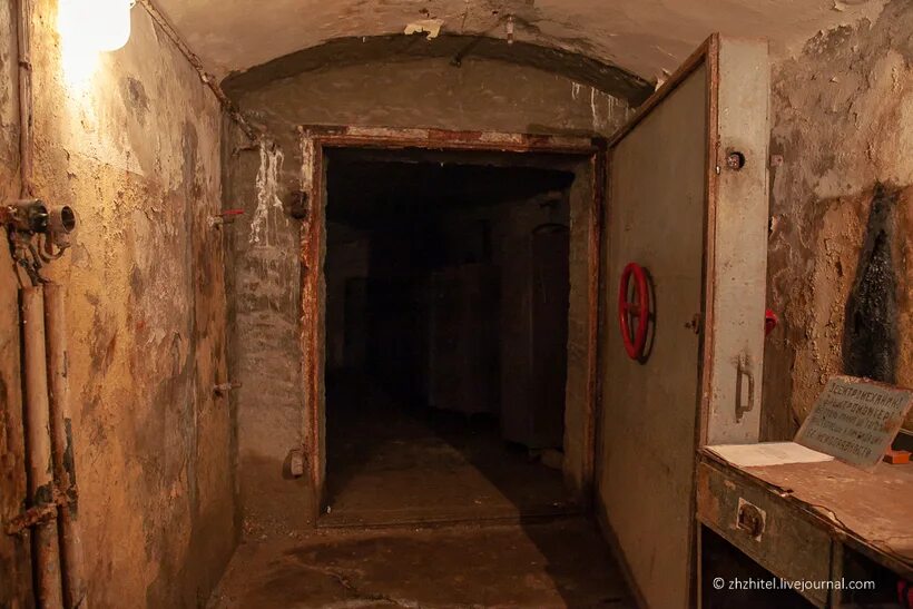 Бункер 703 на павелецкой. Музей бункер на павелецкой. Бункер 703 москва. 2 новокузнецкий переулок бункер 703. Музей современной фортификации бункер 703.