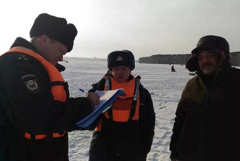 Вода реке тавда. МЧС Тавда. Спасатели Тавда. Рыбалка на реке Тавда Свердловской области. Рейд на реке Тавда.