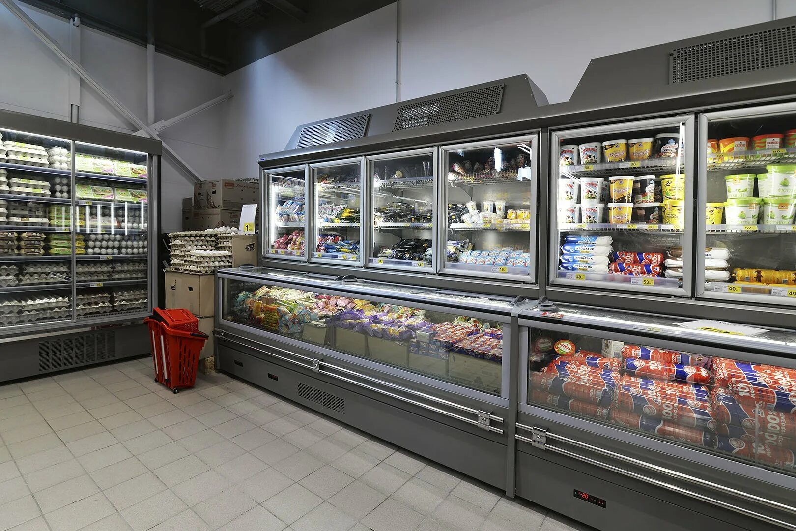 Холодильник для магазина. Холодильное оборудование для магазина продуктов. Витрина иней 4мп. Среднетемпературная кубическая витрина «атланта 1500» 530л. Витрина холодильная alpha 250m.